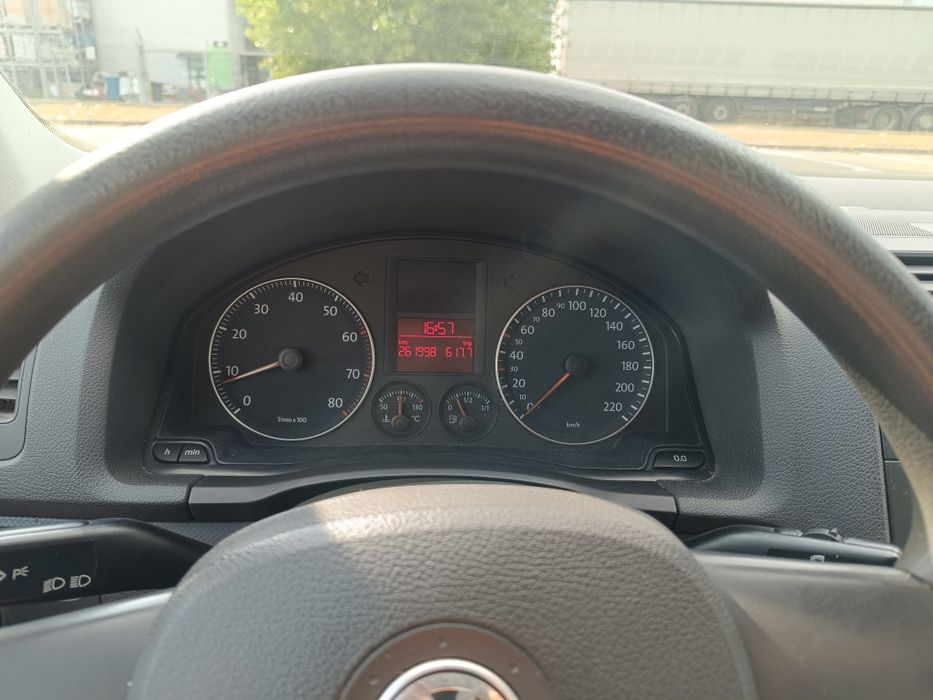 Volkswagen Golf 5 – 1.4 Benzină (2004) – Ideal Oraș / Începători