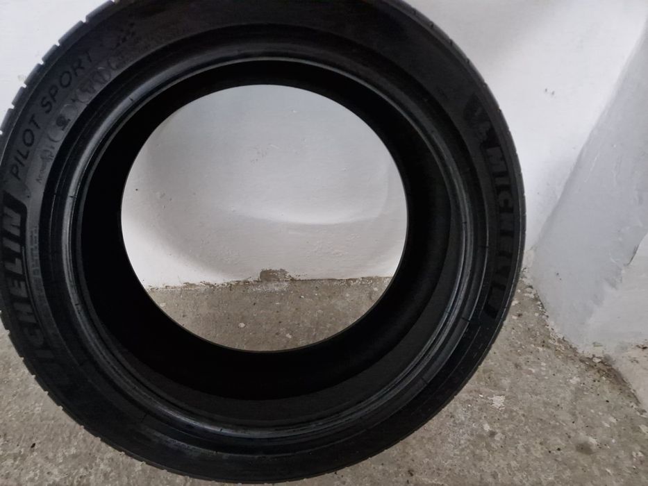 Anvelope de vară Moichelin Pilot Sport 4
235/45 R18 98Yi