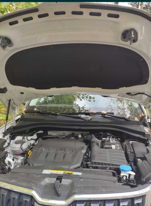 Оригинальная шумоизоляция капота Skoda Kodiaq с крепежом.