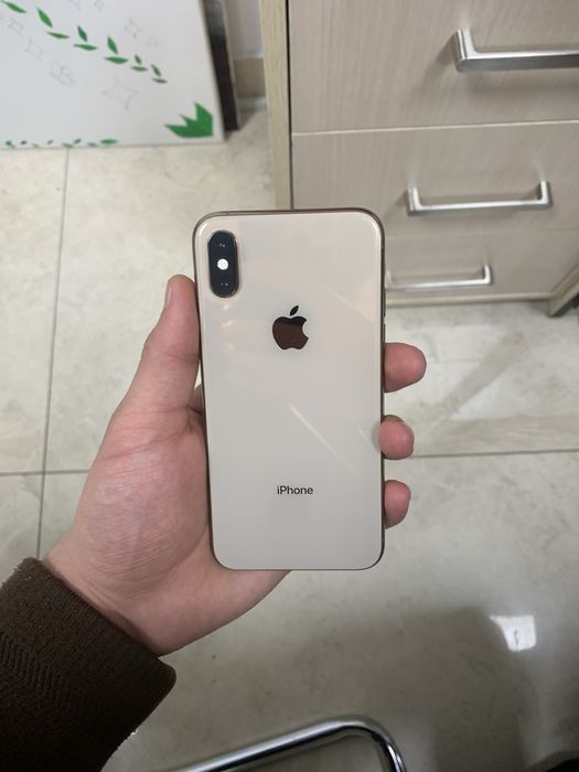 Iphone xs  xotira 64 yomkst 69 narxi 150$ kelishiladi obmen bor