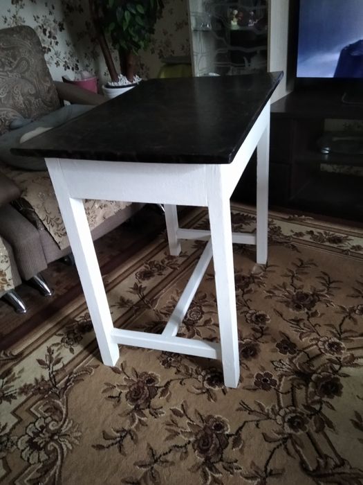 Продам кухонный стол б/у