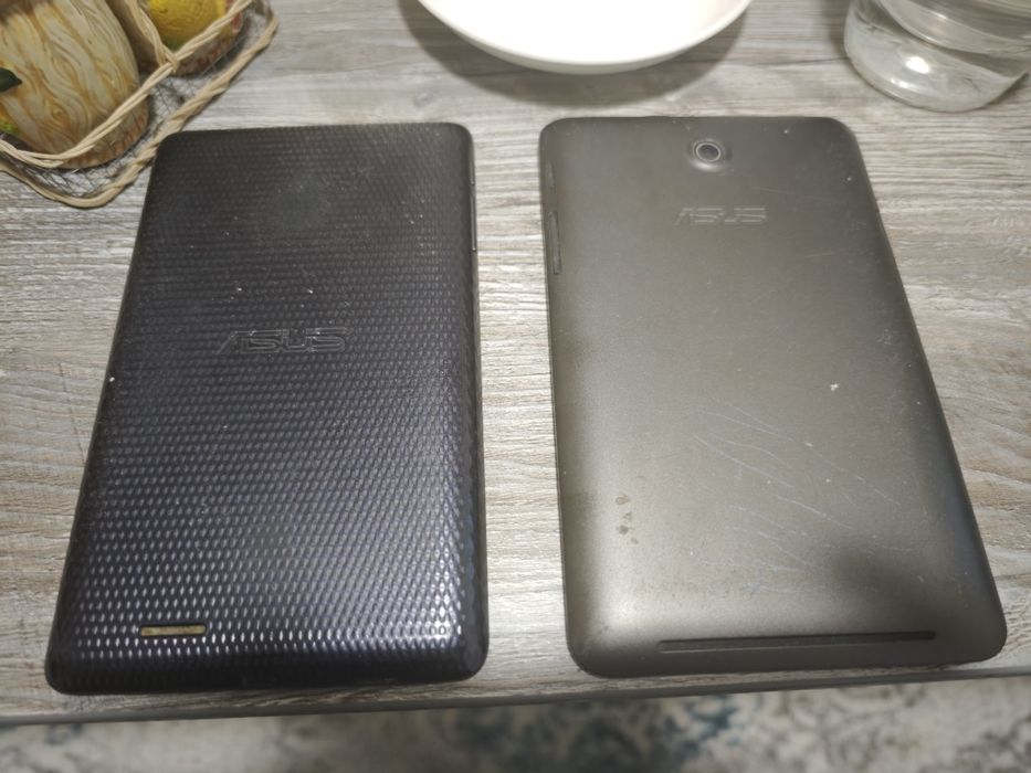 Планшеты на запчасти 2 шт. Asus.