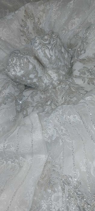 Булчинска рокля с връзки на гърба