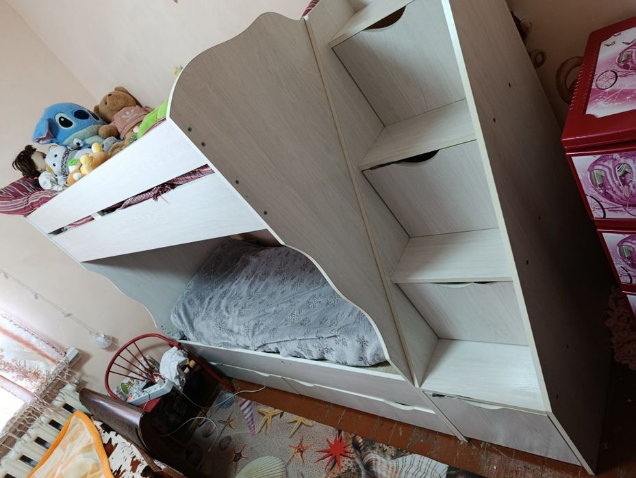 Детская двух ярусная кровать.