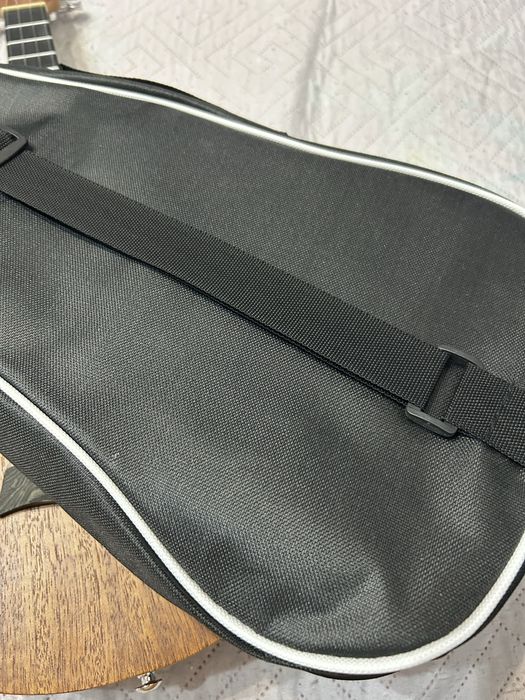 Укулеле концертная и чехол