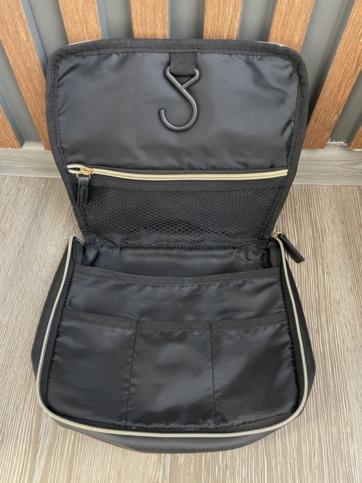 Несесер на Douglas чисто нова