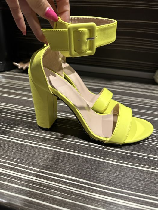 Дамски неоново жълти сандали 41