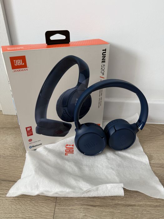 Vand casti JBL Tune 520BT ca noi