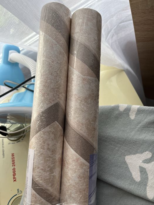 Продам обои три рулона новые