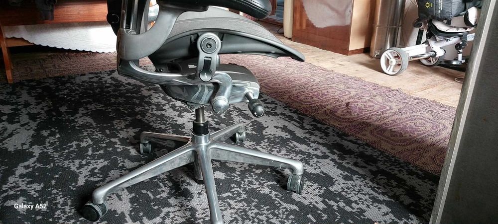 Herman Miller Aeron REMASTERED Graphite