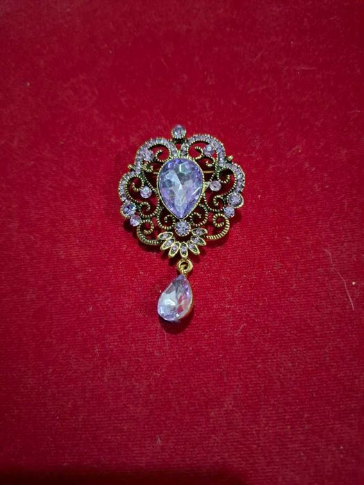 Брошки различни модели