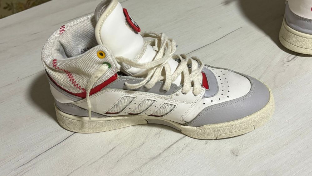 Bascheți Adidas mărimea 39 1/3