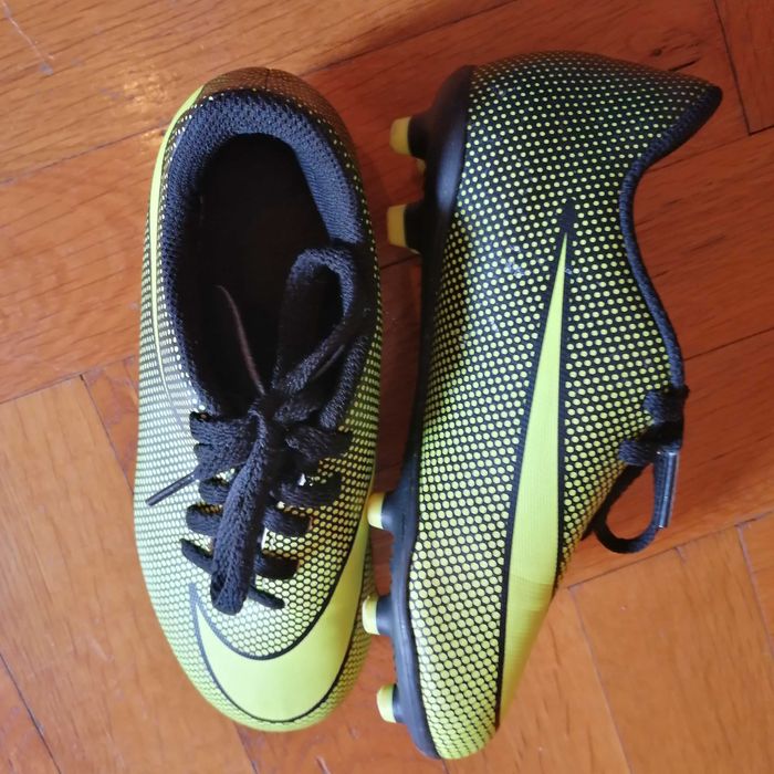 Бутонки за изкуствена трева Adidas Messi, Бутонки за тревен терен Nike