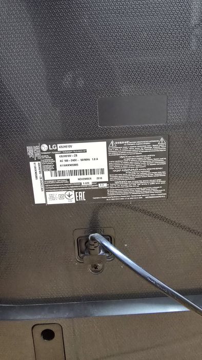 LG телевизор 100 см