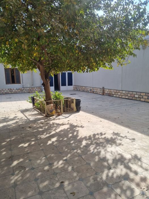 Карвон бозор рупарасида      Участка сотилади