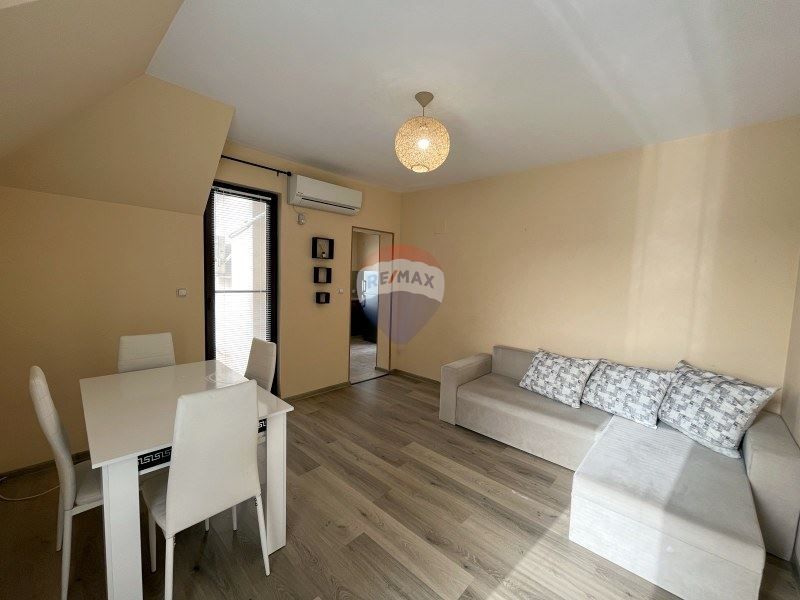 Продава се Тристаен апартамент в Свищов - 133 кв.м за 587 €/кв.м - Снимка #2