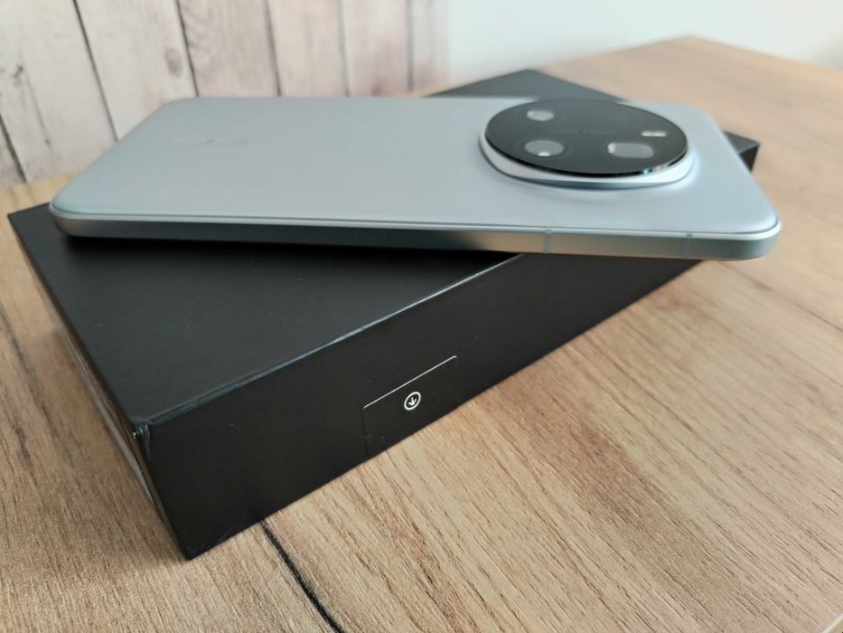 Като нов Honor Magic 7 Pro с 3 г. гаранция от Yettel с подарък кейсове