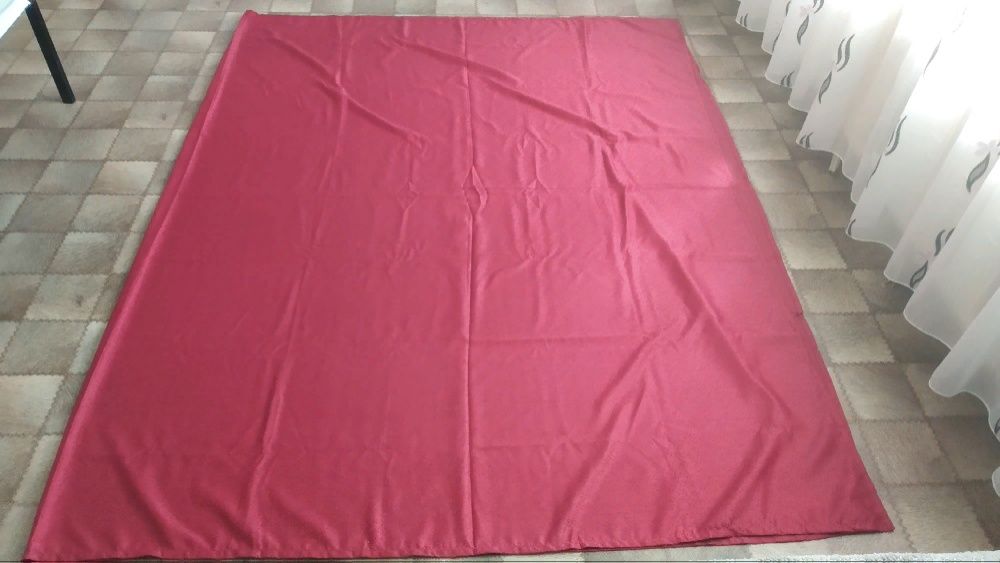 Продам шторы бордовые