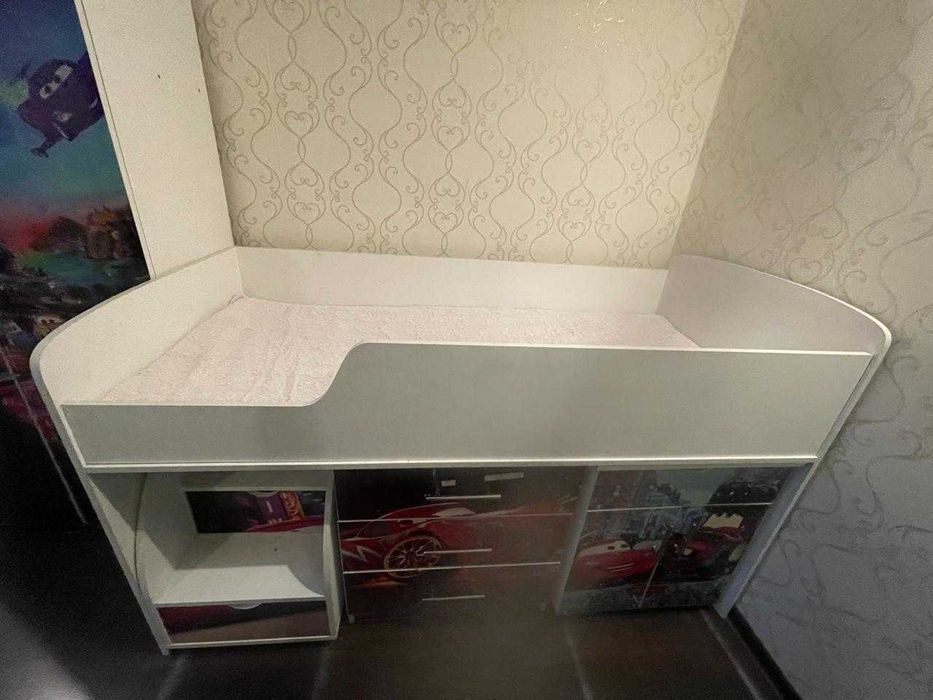 Продаю шкаф с кроватью