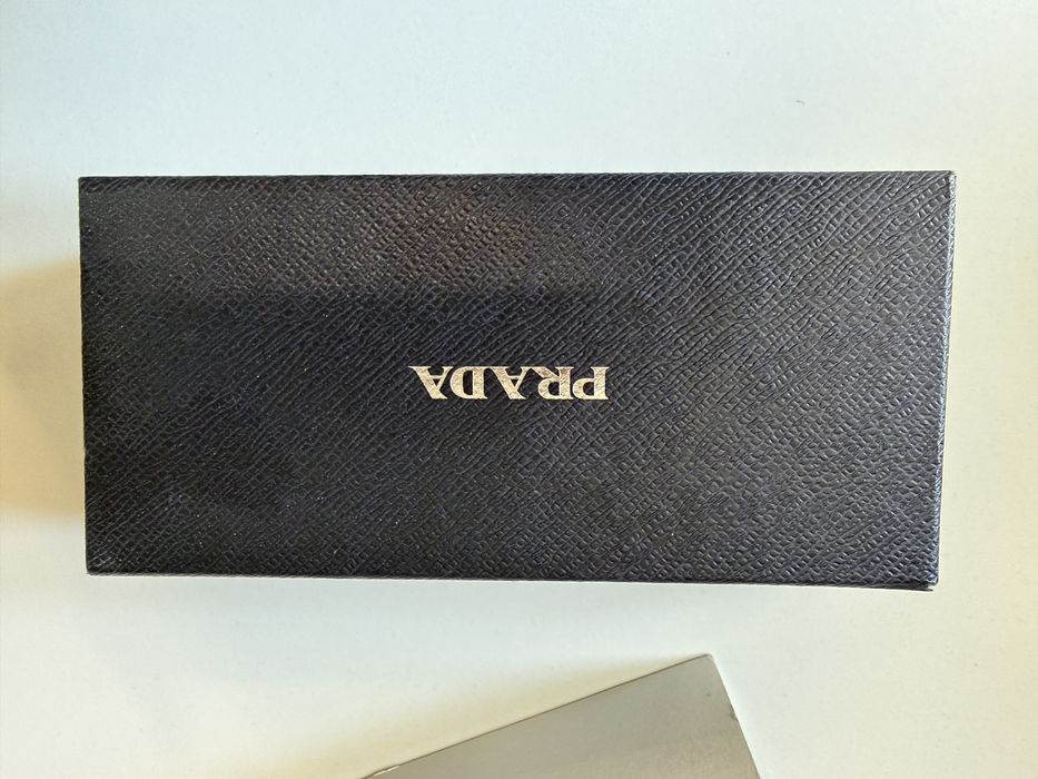 Кутия от слънчеви очила Prada