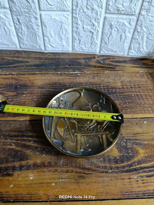 Бронзова чиния църковен мотив