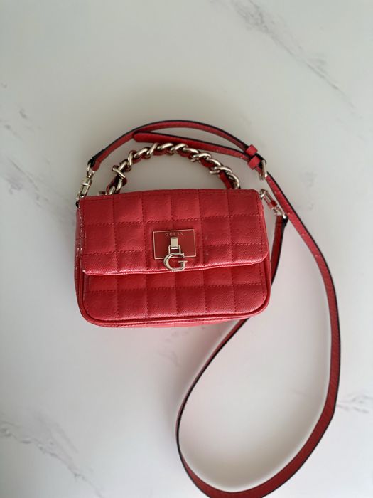 Дамска чанта Guess