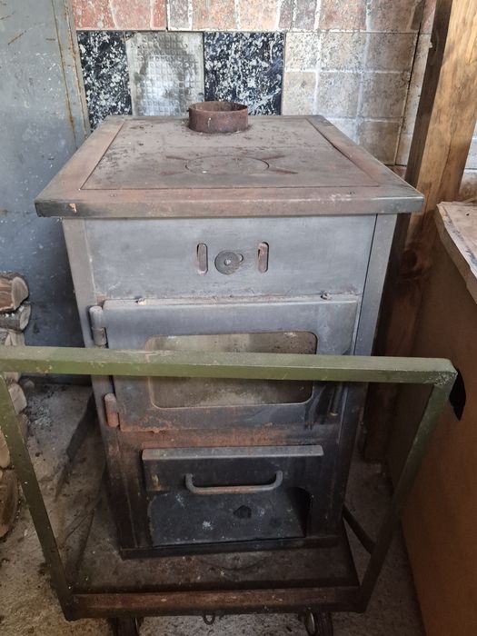 Продавам камина на дърва с водна риза.