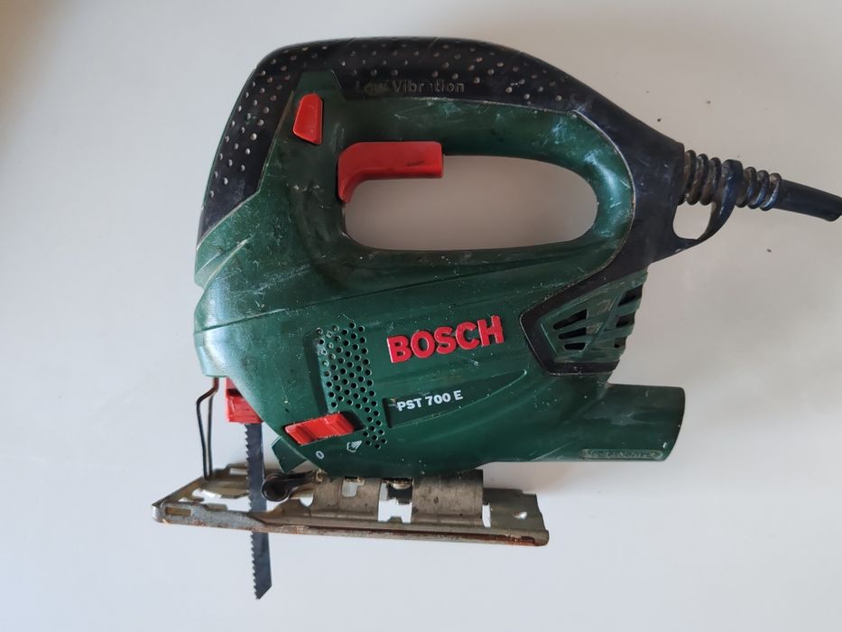 Fierastrau pendular Bosch PST 700 E
