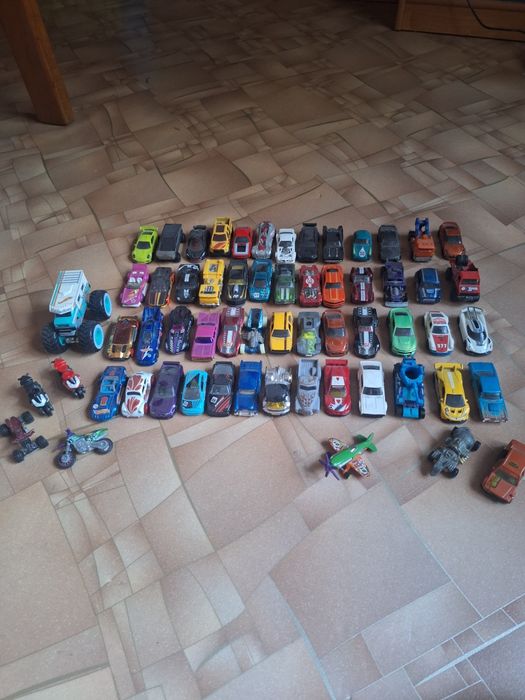 Машинки hotwheels 50+ шт