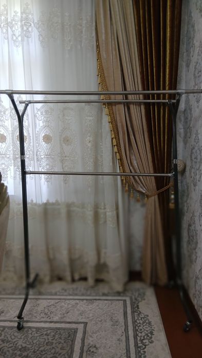Kiyim iladgan veshelka