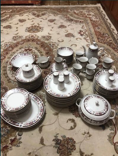 Чайно-столовый сервиз на 12 персон. 98 предметов. Китайский .