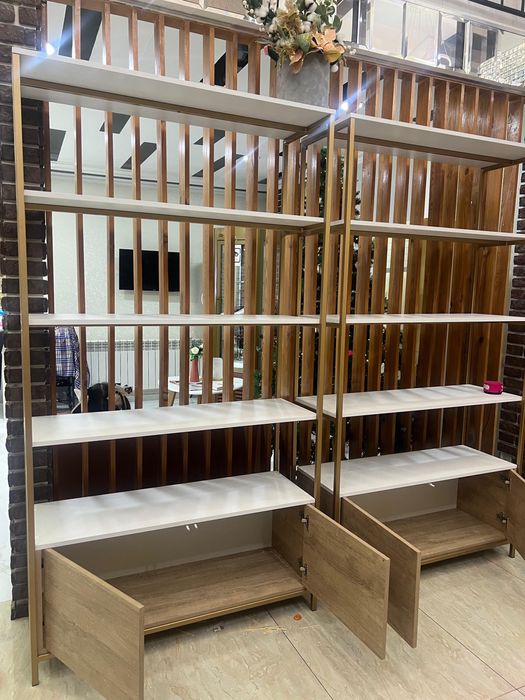 Продается витрина, стиллаж с полками