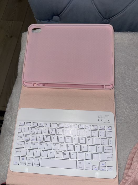 iPad Generația 10 Roz + husă roz + tastatură + cutie originală