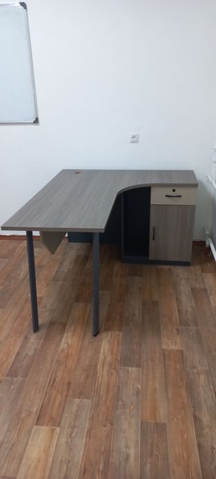 Офисная мебель в отличном состоянии