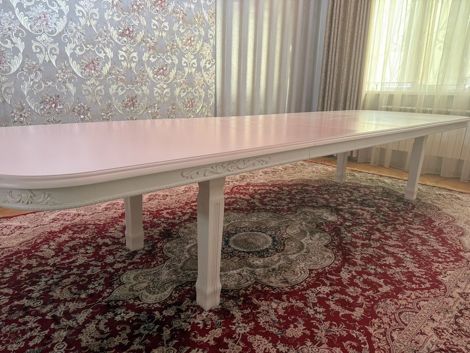 Стол со стульями