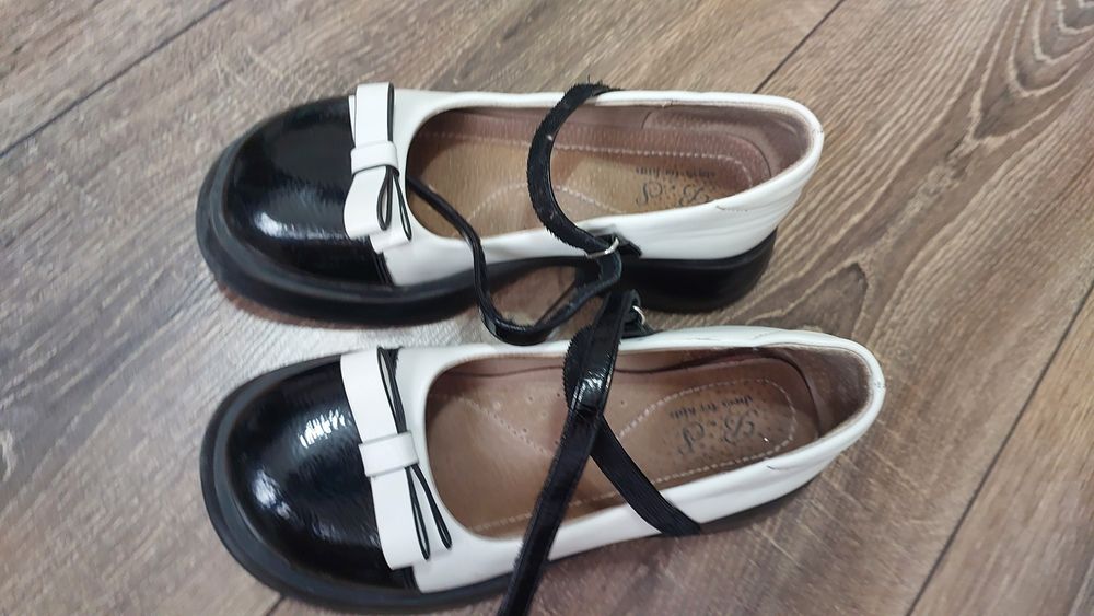 Сандалии детские школьные