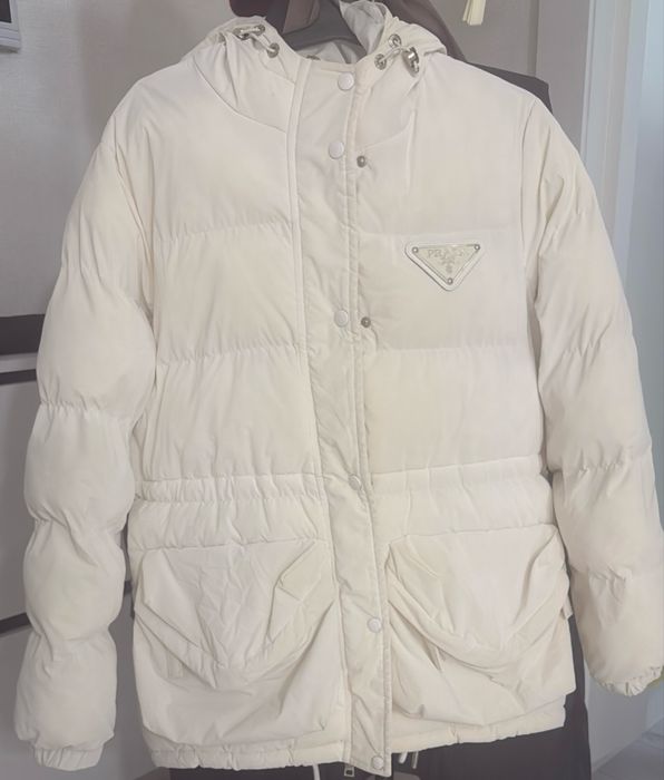 Куртка беоая 42-46 размер