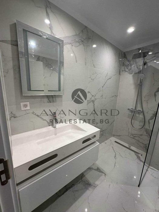 Продава се Четиристаен апартамент в Пловдив, Остромила - 276 кв.м за 1196 €/кв.м - Снимка #8