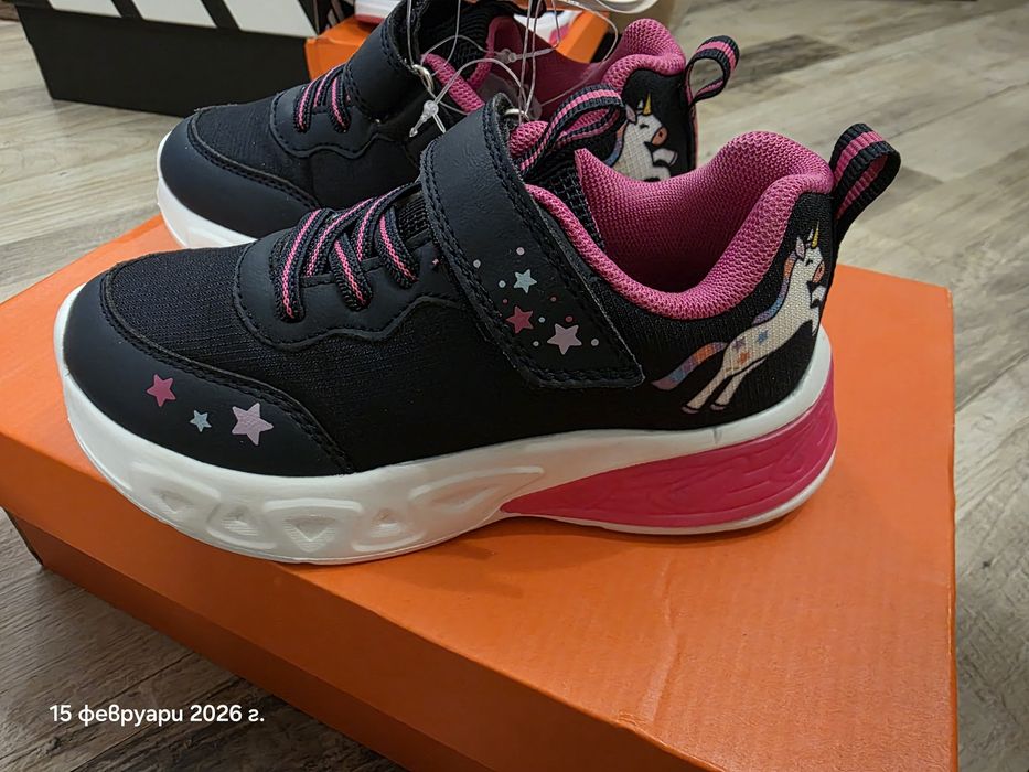 Детски светещи маратонки НОВИ