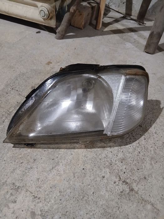 Vănd far Dacia Logan în stare excelentă.