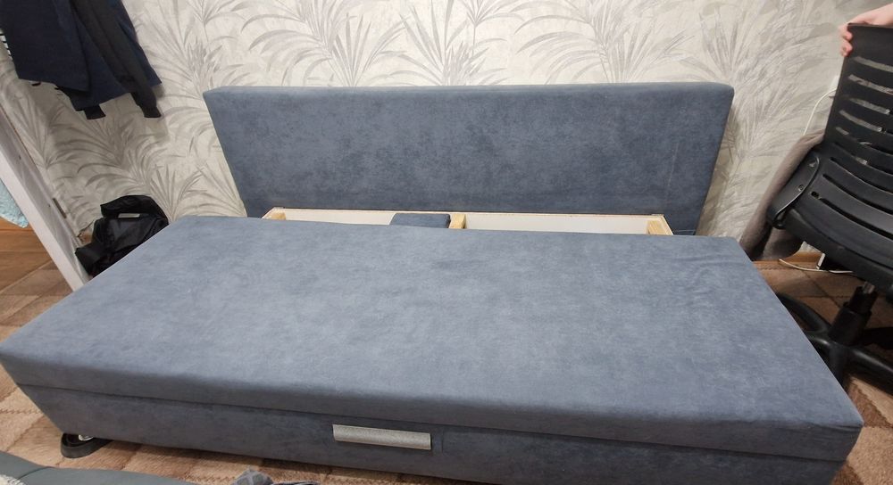 Продам два дивана б/у