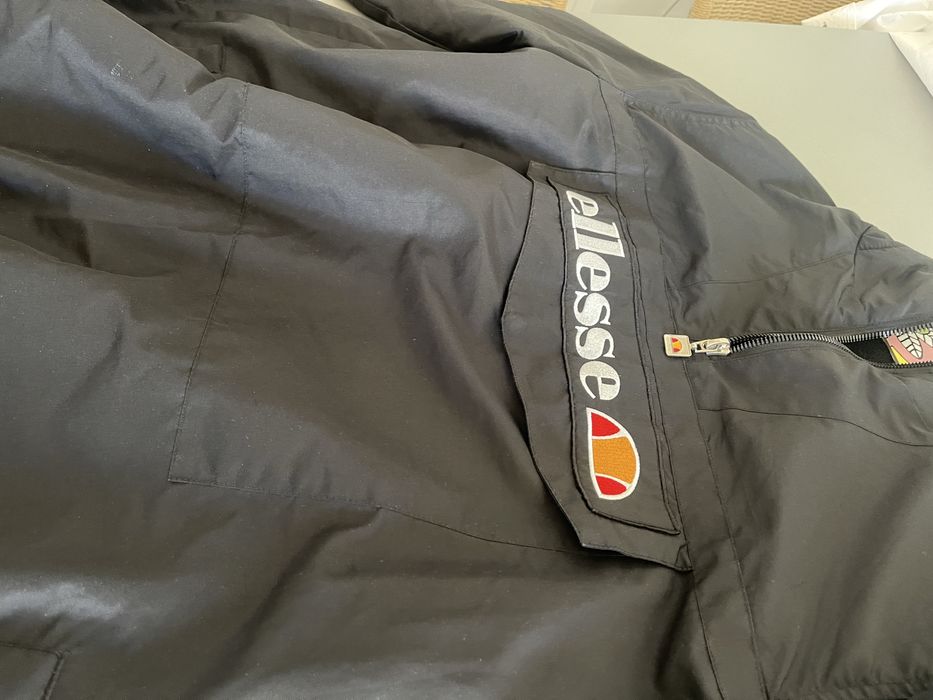 Ellesse яке, М размер