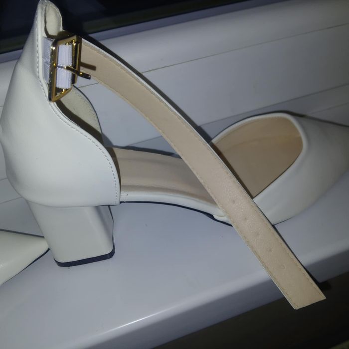 Обувки на дебел ток