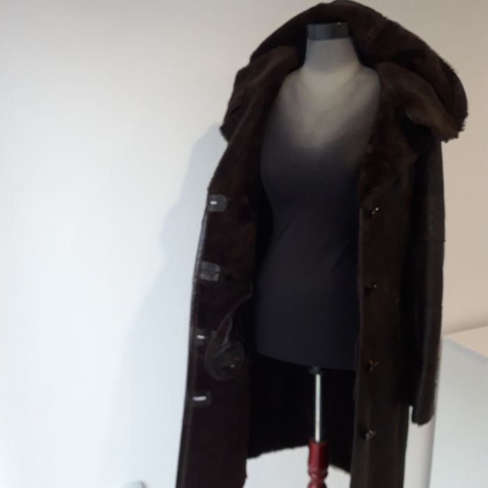 Нов Елегантен Кафяв Кожух "Vesivio Milano" естественна кожа с качулка