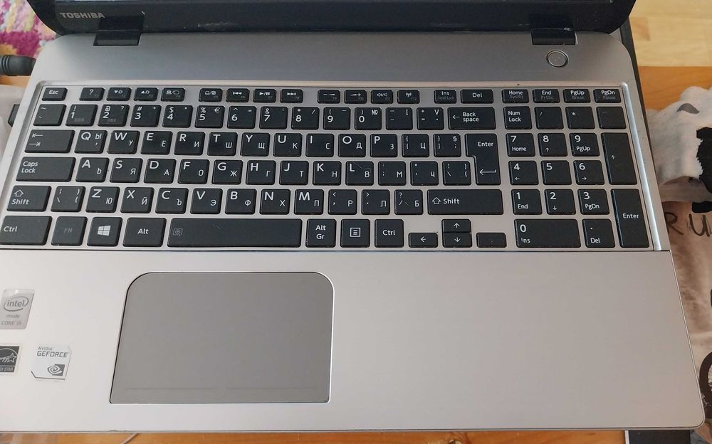 Laptop toshiba satellite m50 a110 работещ или за части