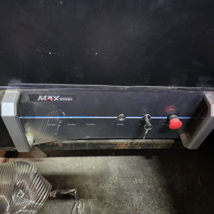 Продавам машина за лазерно рязане