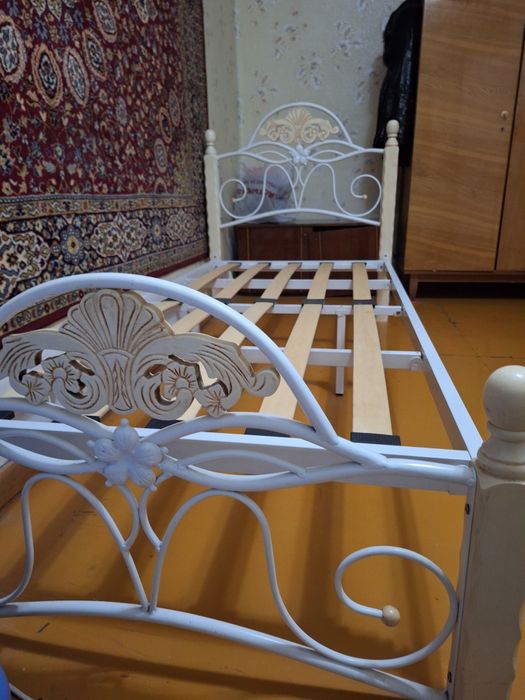 Продам кровать .