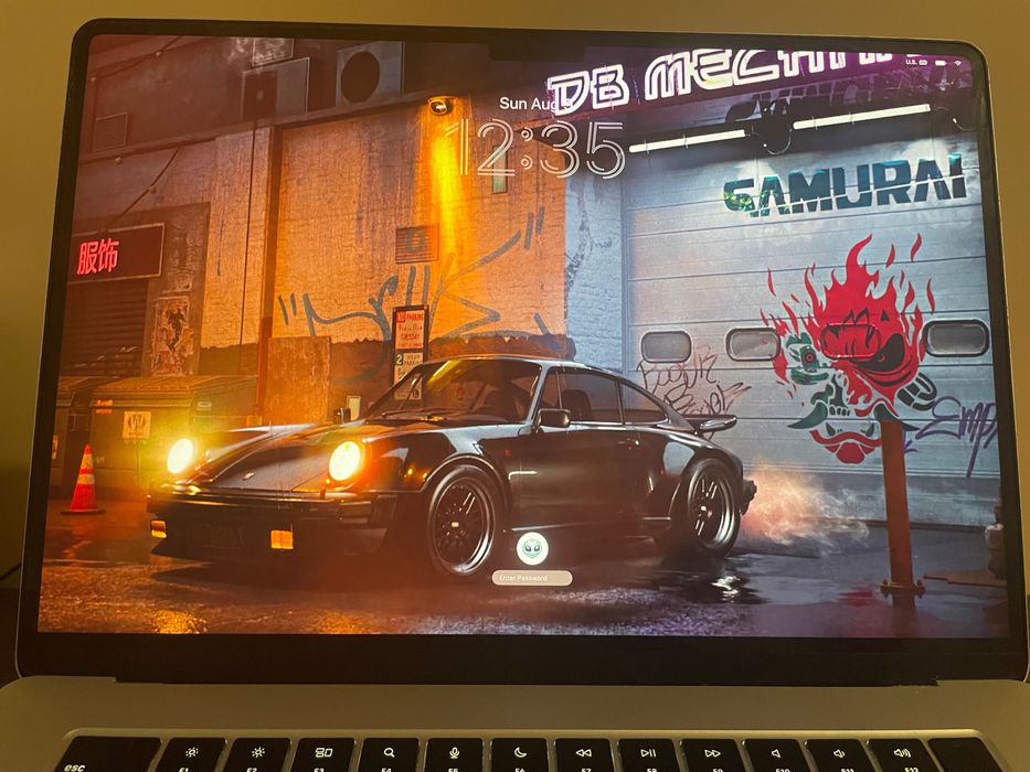 Продавам MacBook Air 15” 2023