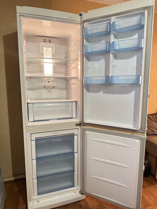 Продам рабочий Холодильник LG