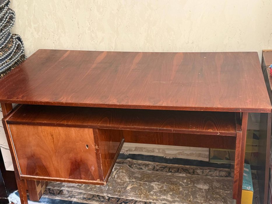 Продаётся Письменный стол  производство Румыния!